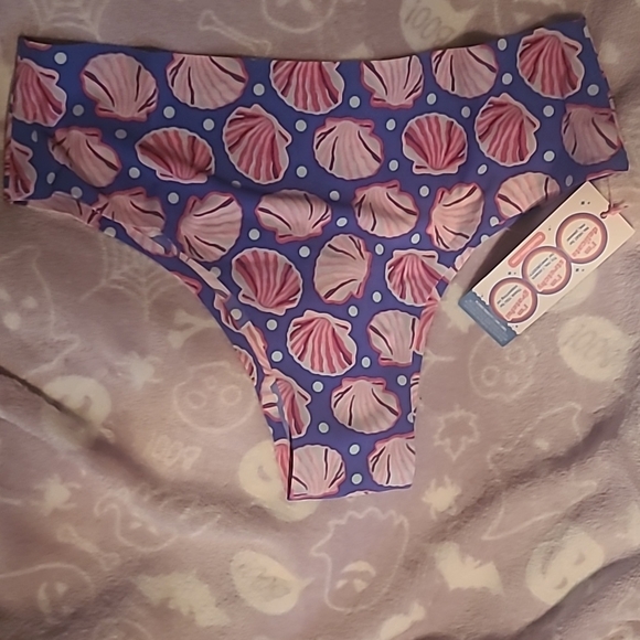CheekBoss Blue and Pink Seashell Thong - Picture 2 of 4